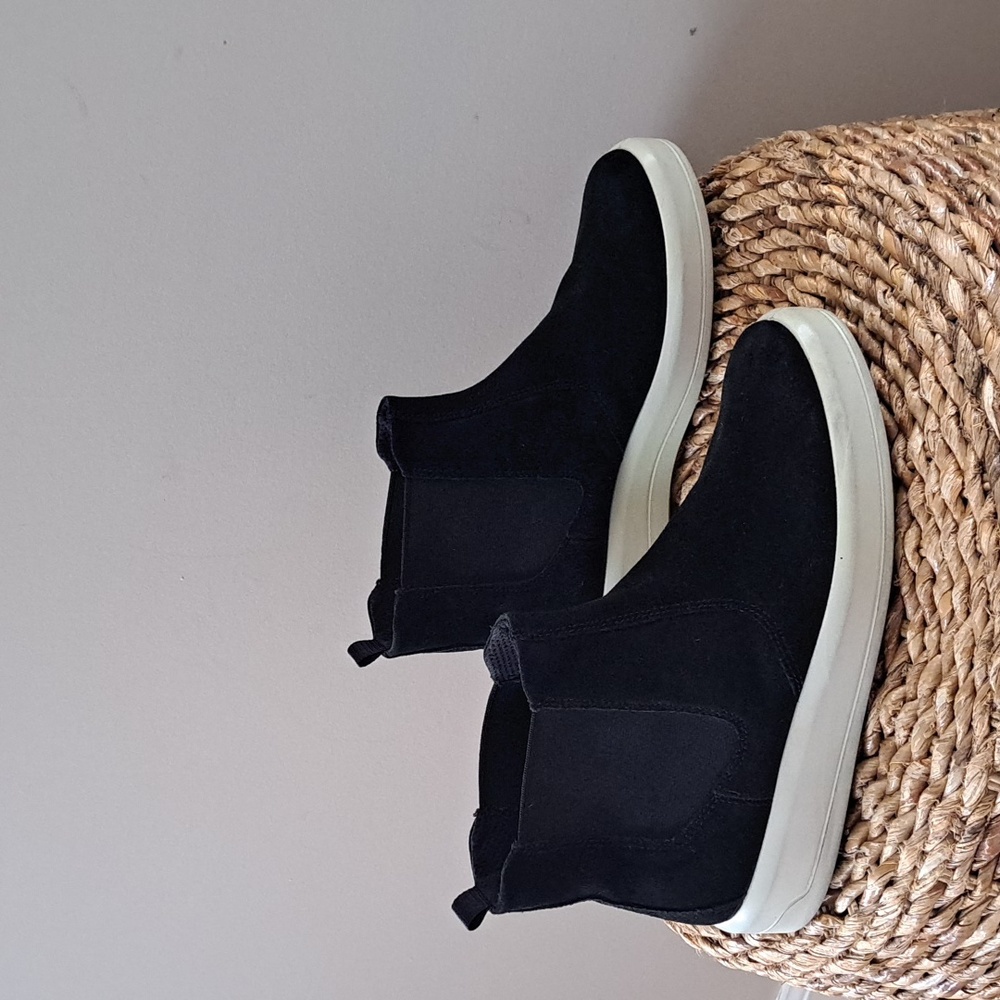 ECCO Womens Black Suede Platform Sneaker Ankle Boot‎ Slip-On Elastic Sides 9-9.5
